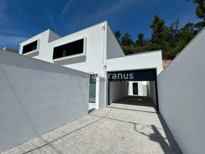 Moradia T3 para Venda em Vila Caiz Foto 2