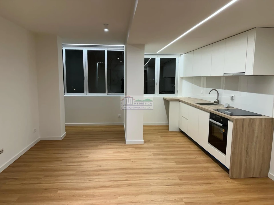 Apartamento T1 para Venda em Póvoa de Santo Adrião e Olival Basto Foto 3