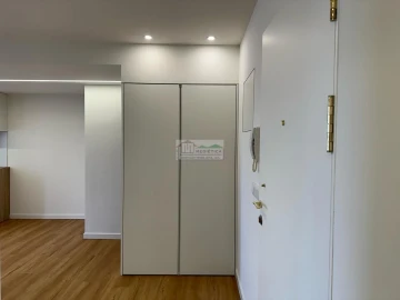 Apartamento T1 para Venda em Póvoa de Santo Adrião e Olival Basto