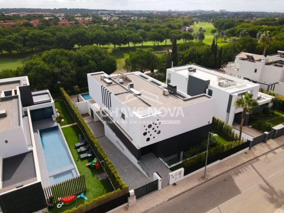 Apartamento T4 para Venda em Quarteira Foto 3