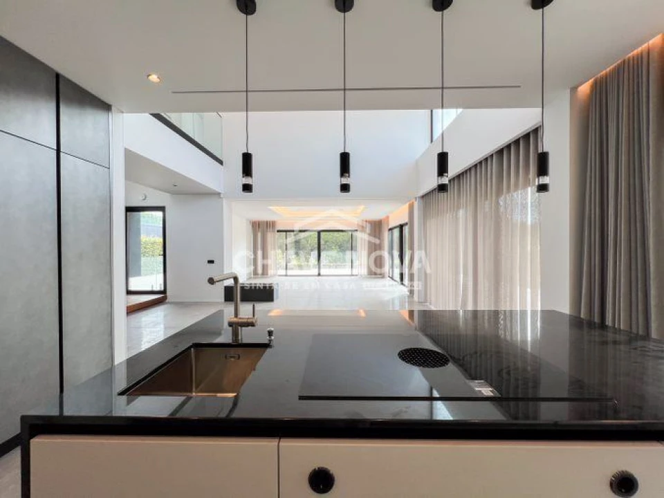 Apartamento T4 para Venda em Quarteira Foto 8