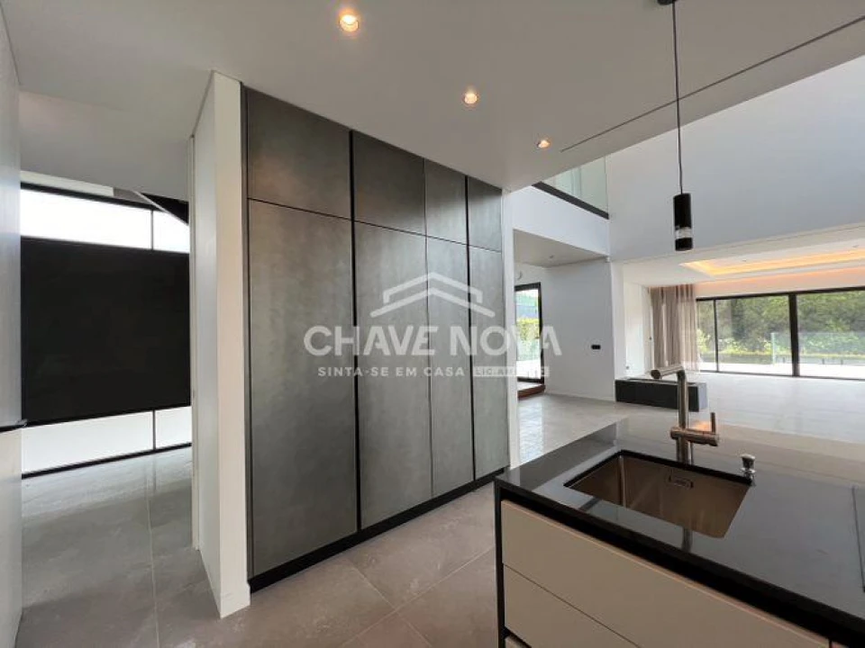 Apartamento T4 para Venda em Quarteira Foto 10