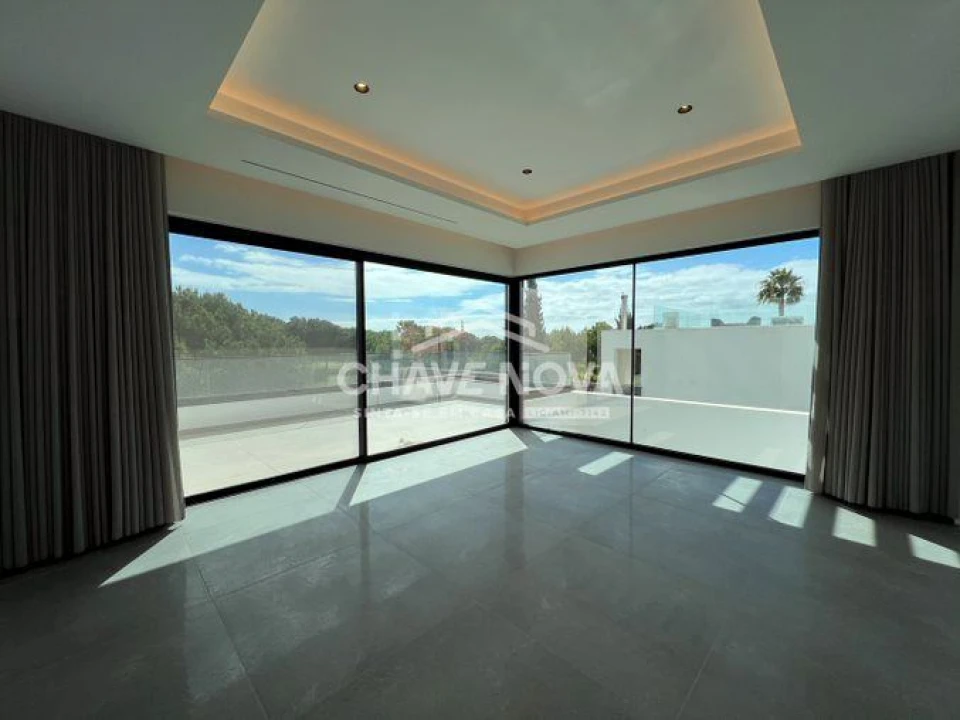 Apartamento T4 para Venda em Quarteira Foto 14