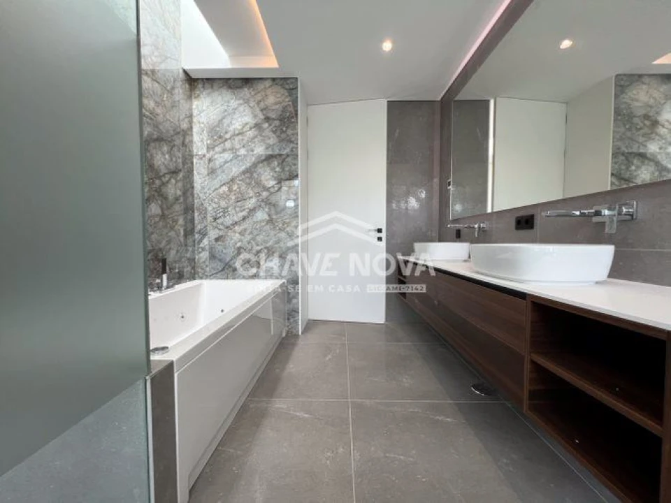 Apartamento T4 para Venda em Quarteira Foto 19