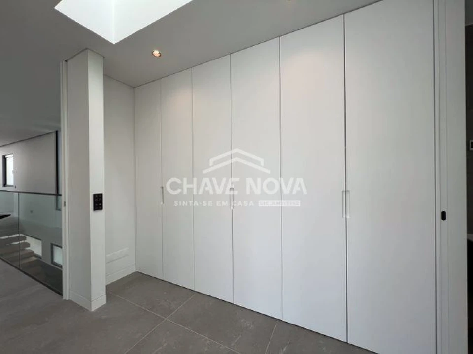 Apartamento T4 para Venda em Quarteira Foto 23