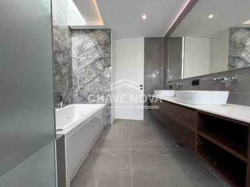 Apartamento T4 para Venda em Quarteira