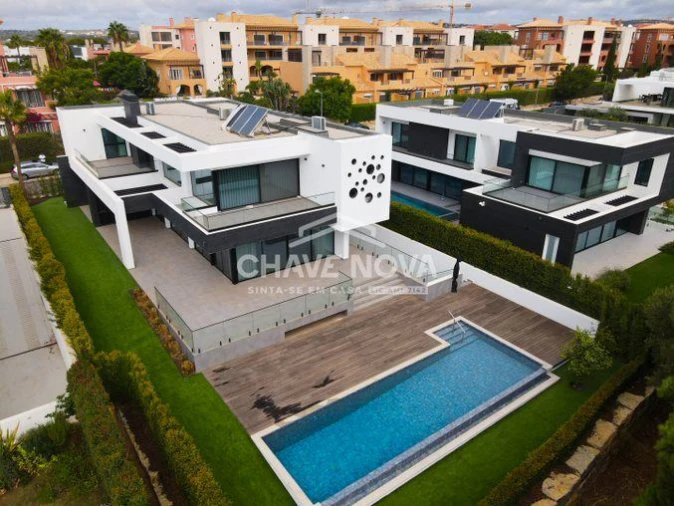 Apartamento T4 para Venda em Quarteira Foto 2