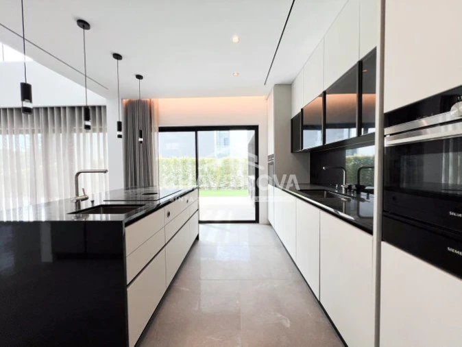 Apartamento T4 para Venda em Quarteira Foto 9