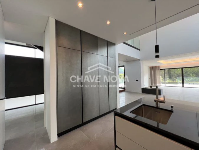 Apartamento T4 para Venda em Quarteira Foto 10