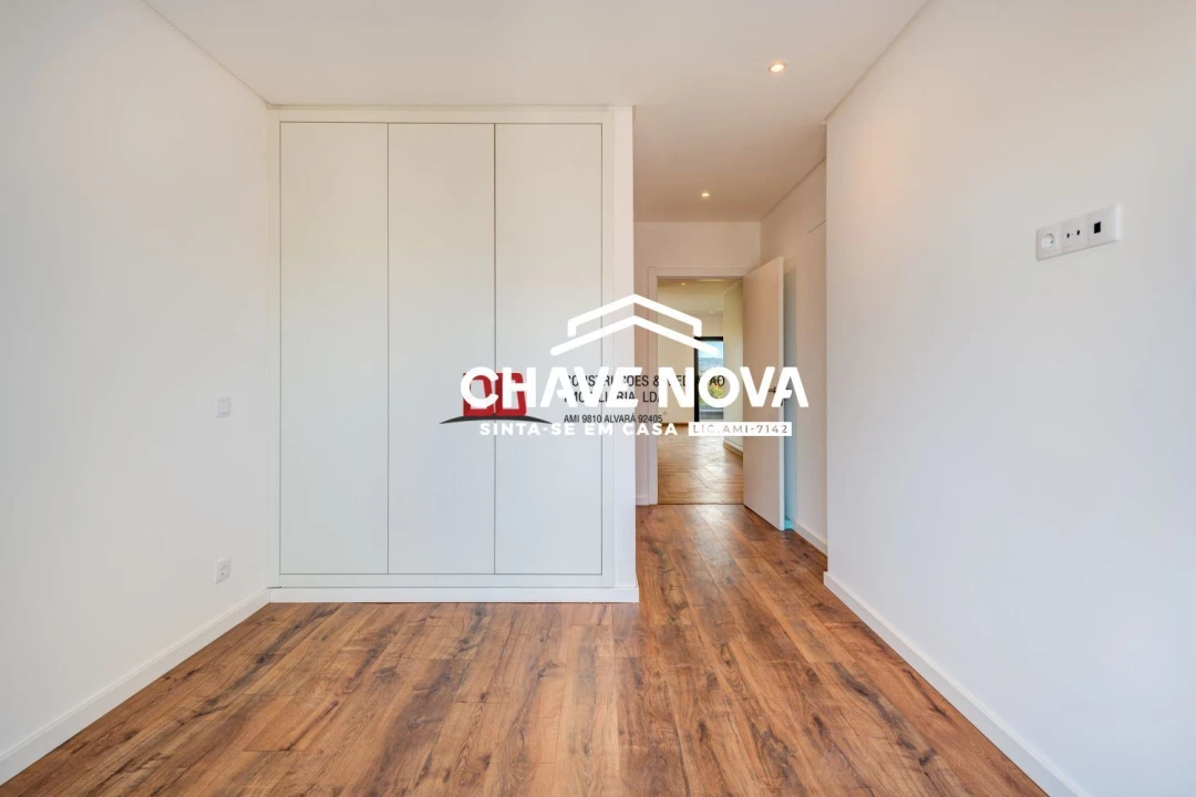 Apartamento T2 para Venda em Portimão Foto 7