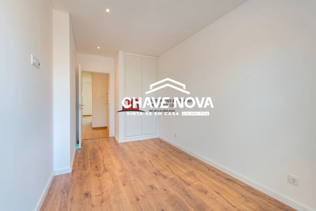 Apartamento T2 para Venda em Portimão Foto 16