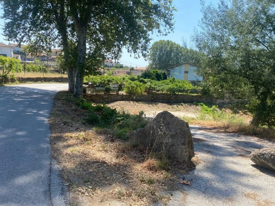 Terreno para Venda em Gondar Foto 1