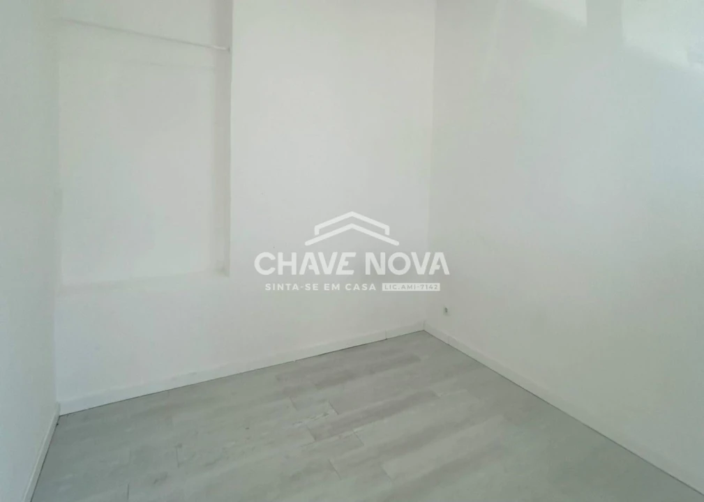 Loja para Venda em Laranjeiro e Feijó Foto 11