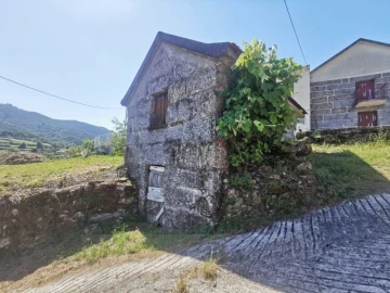 Moradia T0 para Venda em Bustelo, Carneiro e Carvalho de Rei