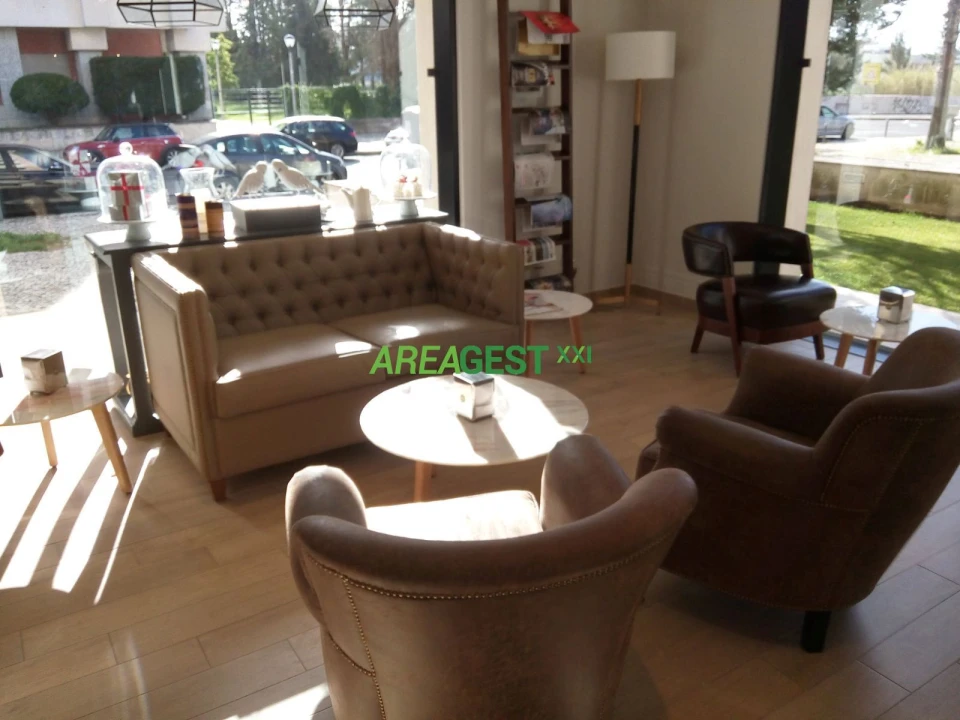 Loja para Trespasse em Lumiar Foto 1