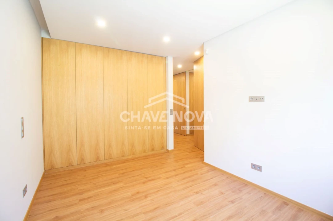 Apartamento T4 para Venda em Cedofeita, Santo Ildefonso, Sé, Miragaia, São Nicolau e Vitória Foto 17