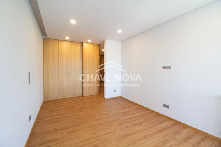 Apartamento T4 para Venda em Cedofeita, Santo Ildefonso, Sé, Miragaia, São Nicolau e Vitória Foto 13