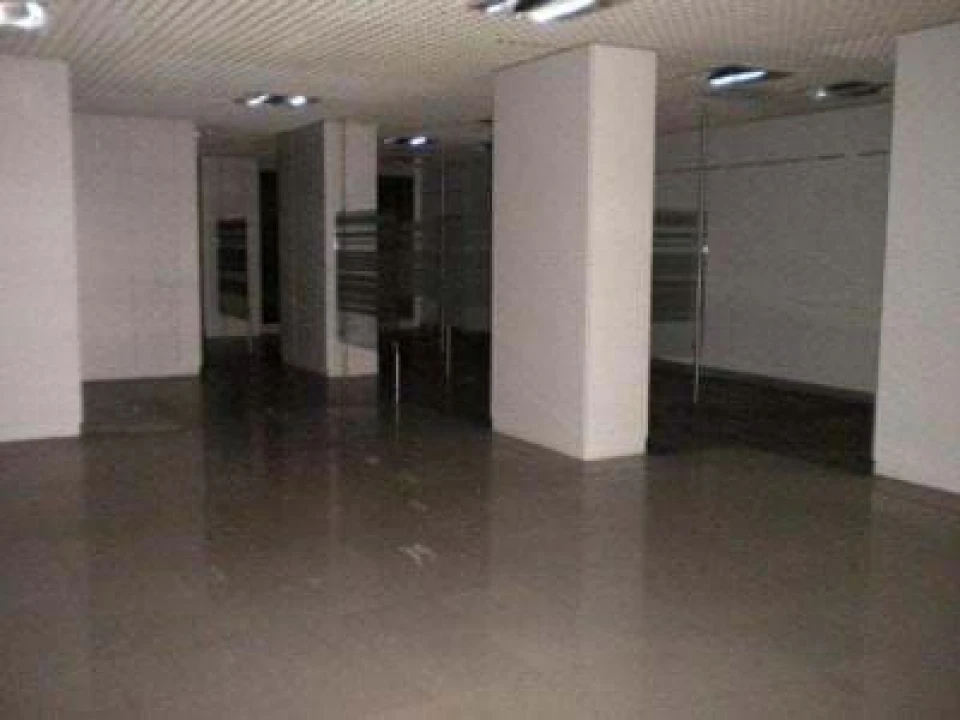 Loja para Venda em Cidade da Maia Foto 2