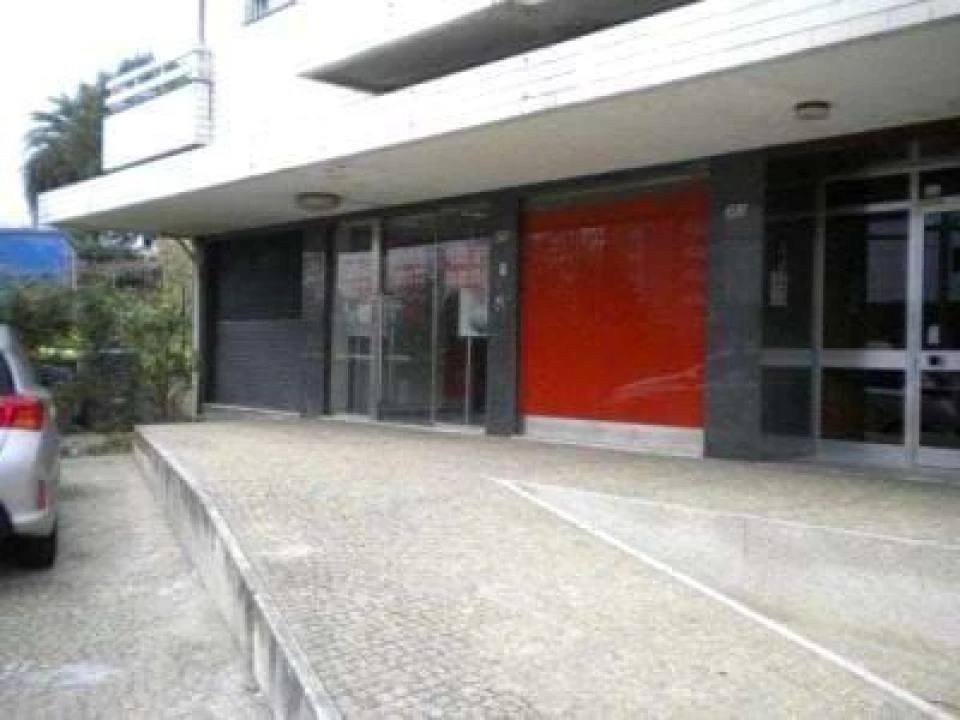 Loja para Venda em Cidade da Maia Foto 3