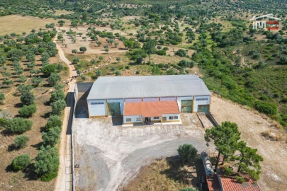 Armazém para Arrendamento em Moitas Venda