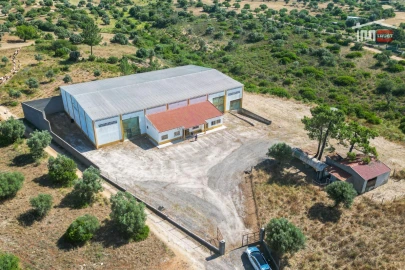 Armazém para Arrendamento em Moitas Venda