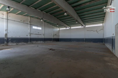 Armazém para Arrendamento em Moitas Venda