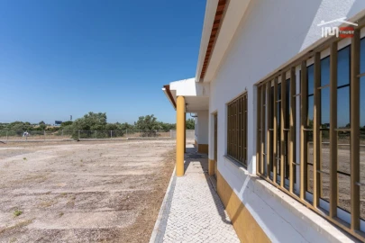 Armazém para Arrendamento em Moitas Venda