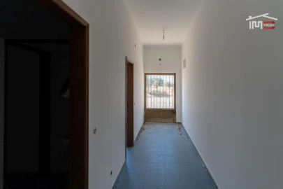 Armazém para Arrendamento em Moitas Venda