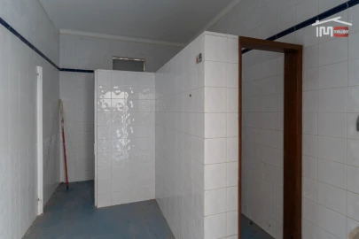 Armazém para Arrendamento em Moitas Venda