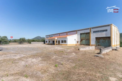 Armazém para Arrendamento em Moitas Venda