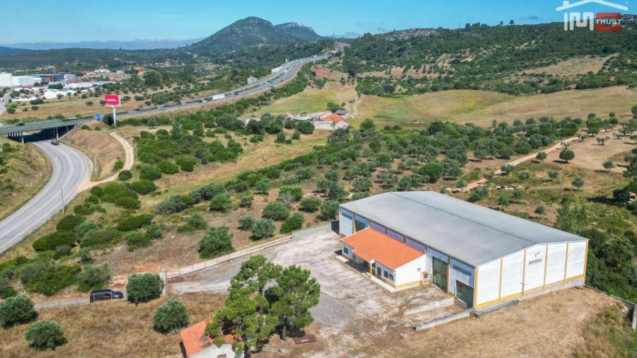 Armazém para Arrendamento em Moitas Venda