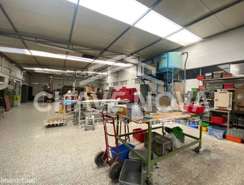 Armazém para Venda em São João da Madeira Foto 1