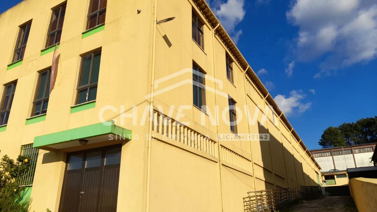 Armazém para Venda em São João da Madeira Foto 13