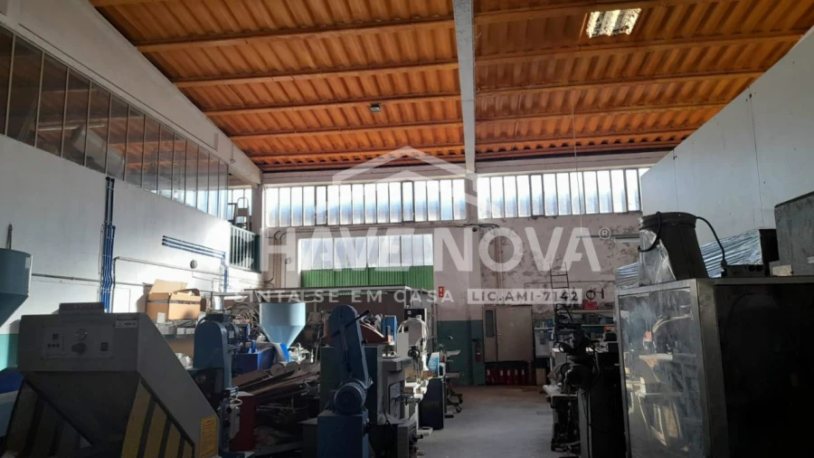 Armazém para Venda em São João da Madeira Foto 19