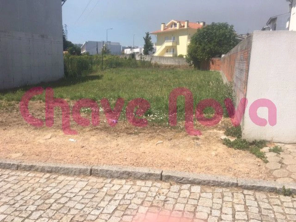 Terreno P/ Prédio para Venda em Avintes Foto 1
