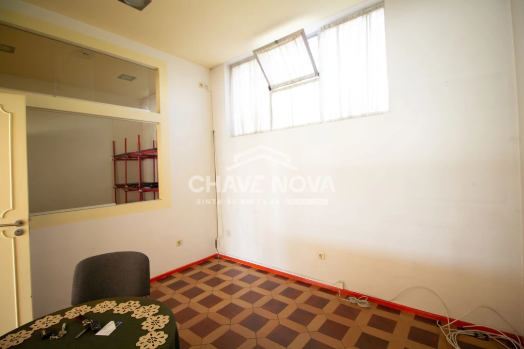 Loja para Venda em Alfena Foto 7