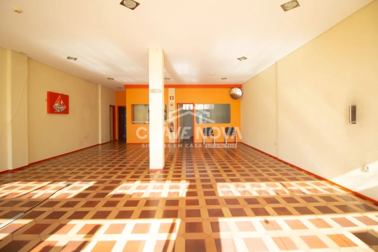 Loja para Venda em Alfena Foto 2