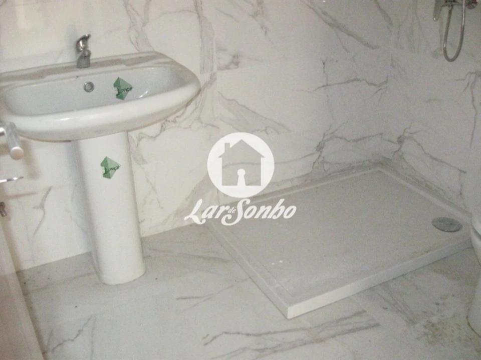 Loja para Arrendamento em Esmoriz Foto 3