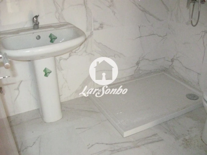 Loja para Arrendamento em Esmoriz Foto 3