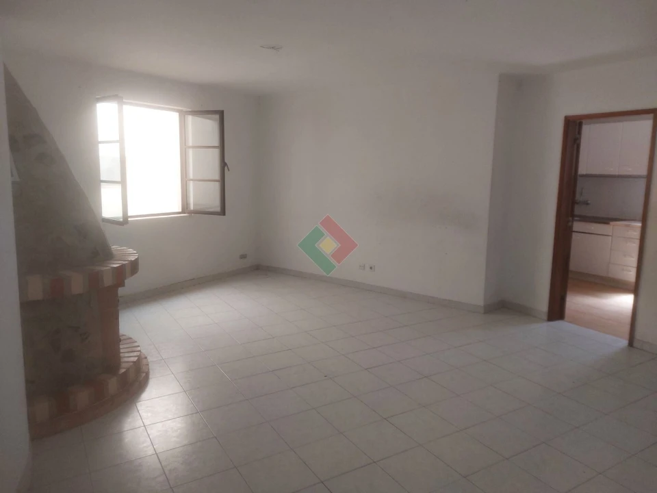 Apartamento T2 para Venda em Sé e São Lourenço Foto 4