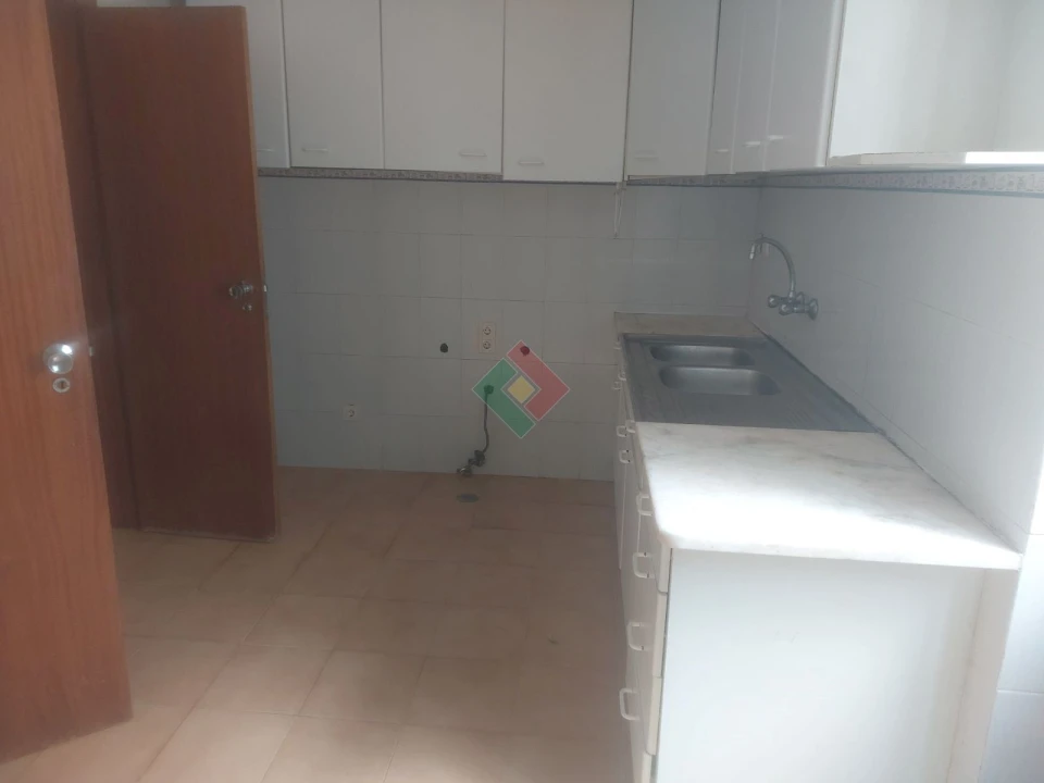 Apartamento T2 para Venda em Sé e São Lourenço Foto 7