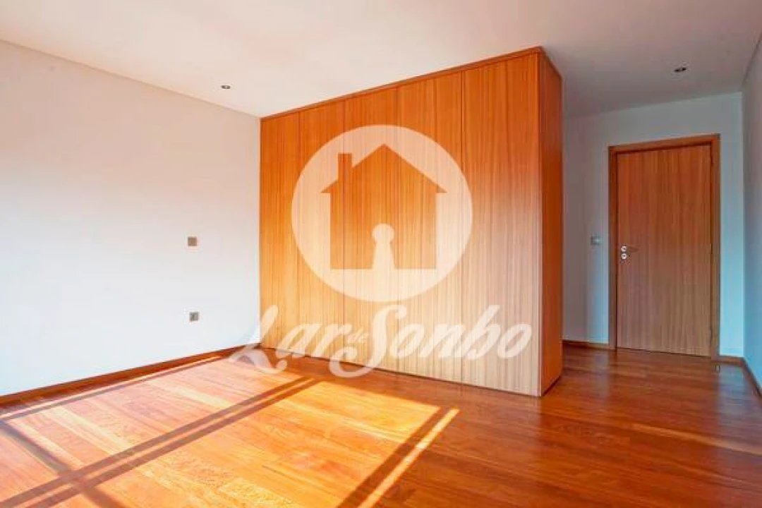 Moradia T5 para Venda em Espinho Foto 9