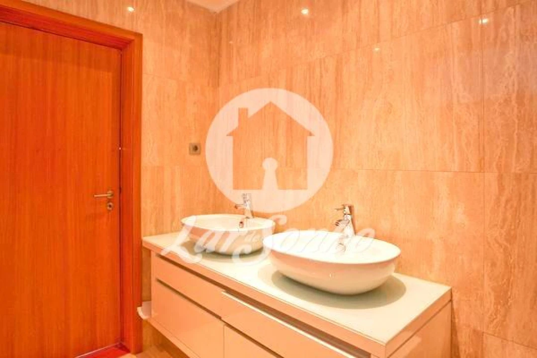 Moradia T5 para Venda em Espinho Foto 11