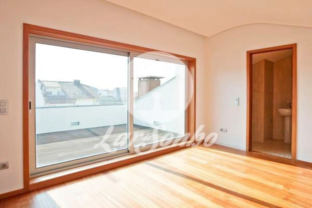 Moradia T5 para Venda em Espinho Foto 16