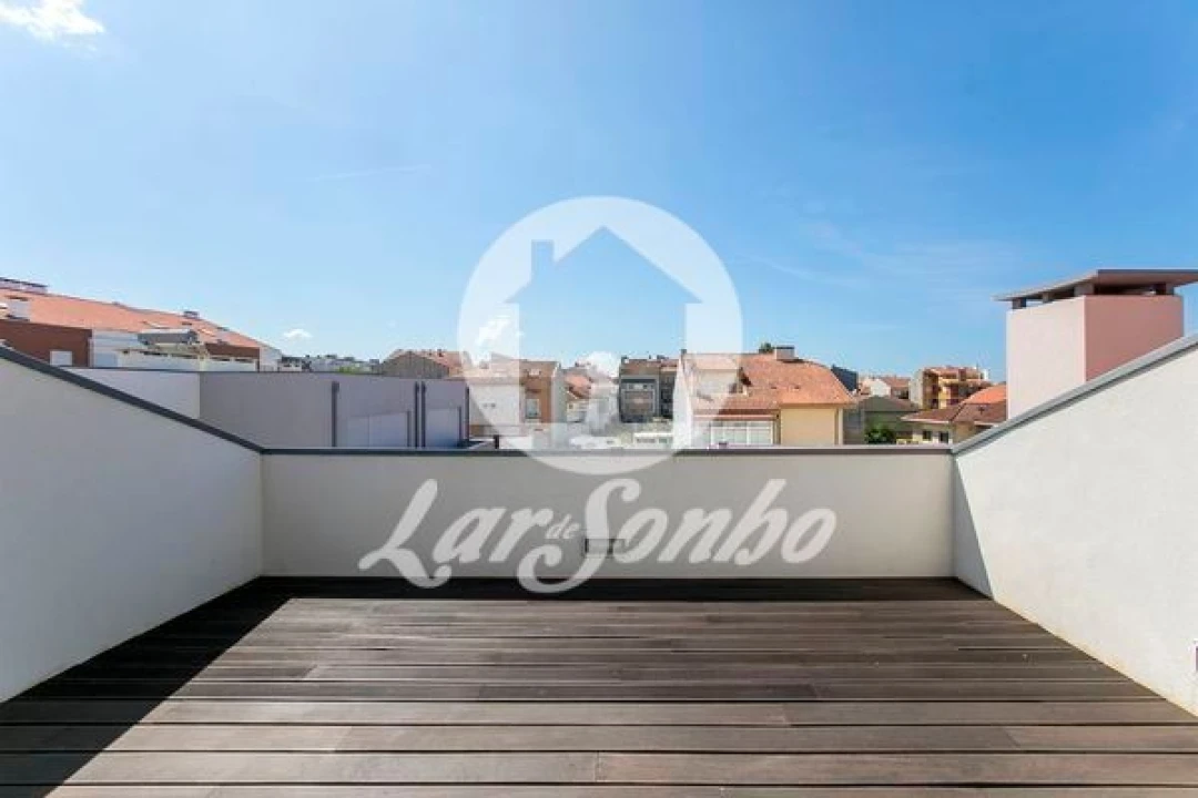 Moradia T5 para Venda em Espinho Foto 1