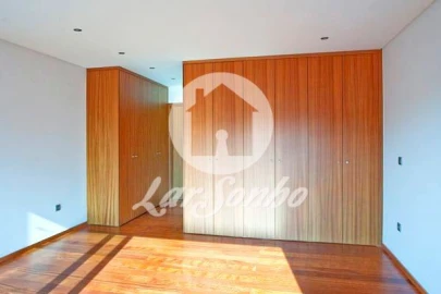 Moradia T5 para Venda em Espinho