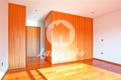 Moradia T5 para Venda em Espinho