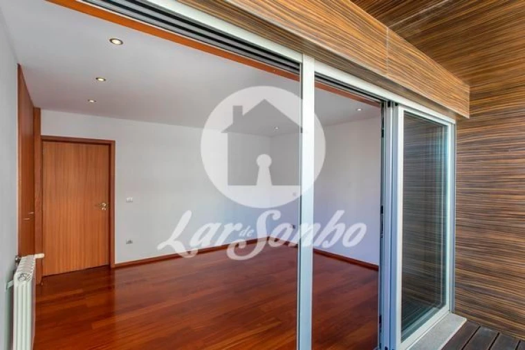 Moradia T5 para Venda em Espinho Foto 19