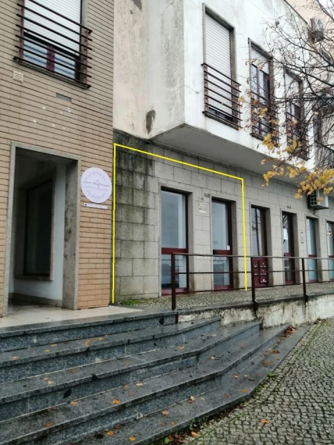 Loja para Arrendamento em Sé e São Lourenço