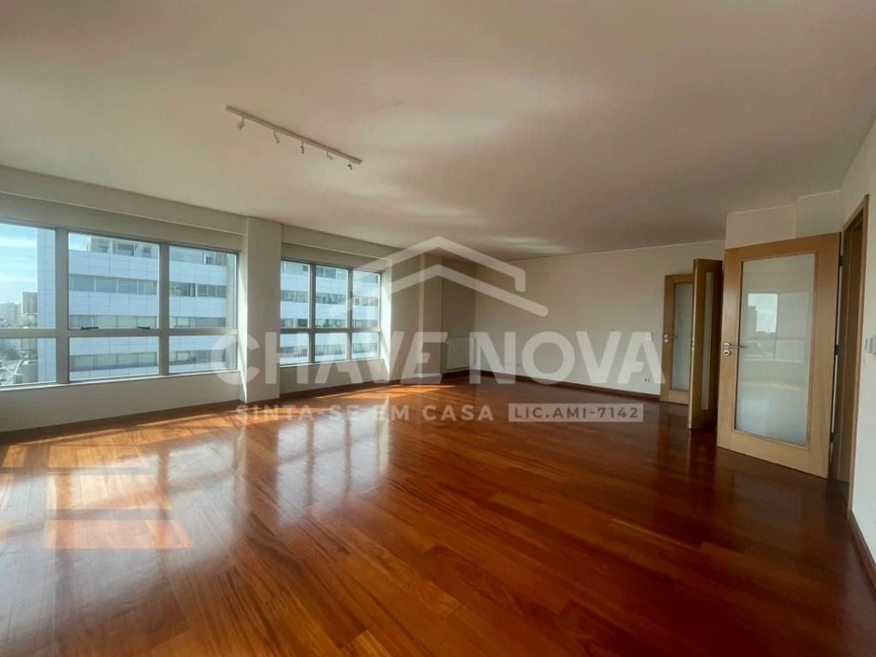 Apartamento T4 para Venda em Ramalde Foto 1